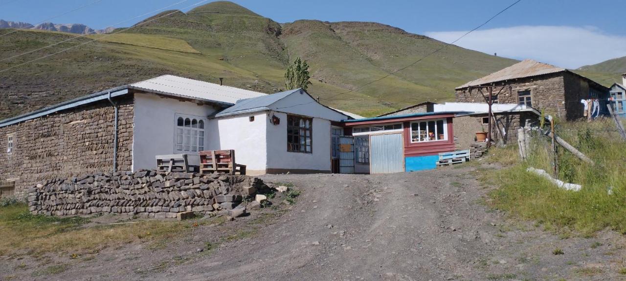 Zaur Guest Hause Hotell Xinaliq Eksteriør bilde